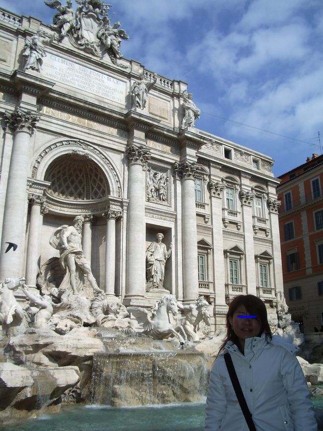 トレビの泉。<br />街中にあり結構迷いました。<br />またこれるよう願いをこめて・・・