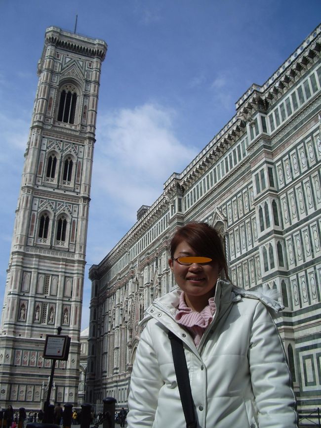 フィレンツェのドゥーモ。<br />これ、遠くからみてもすごいですが、<br />近くでみるとその繊細さにびっくりします！！