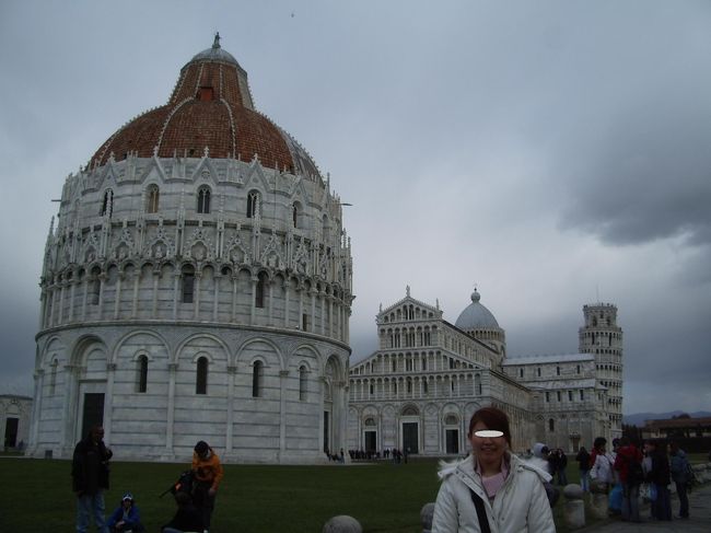 ピサです。<br />斜塔が有名ですが、聖堂もなかなかの<br />ものです。