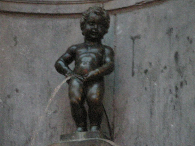 「小便小僧」は「マネケン・ピス」と言われています。<br /><br />日本でおなじみのベルギーワッフル「マネケン」はきっとここからとったんでしょうね。<br />