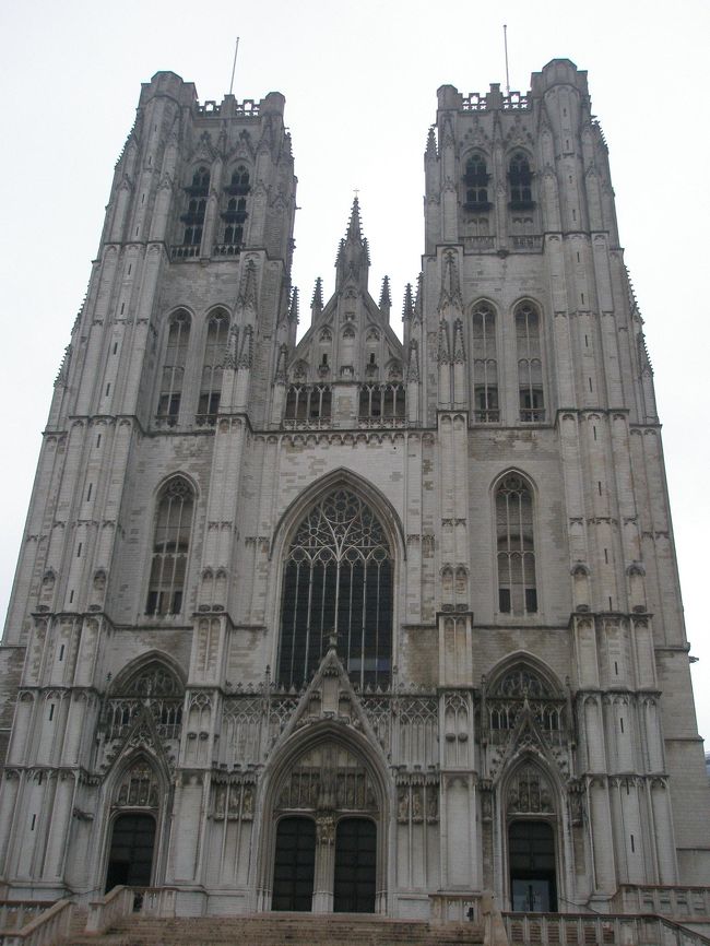 サン・ミッシュル大聖堂に行きました。<br />とても歴史のある教会で、国王の結婚式や戴冠式が行われてきました。