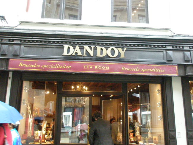 その後、ベルギーワッフルで有名な「ダンドワ」に行きました。