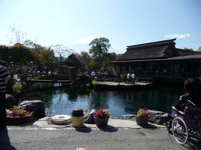 お土産やさんや、焼き饅頭やさんもありました。<br />よもぎとキビの饅頭を食べた。おいしかった♪
