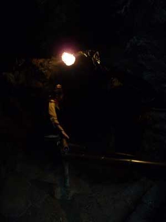 洞窟の中の気温は０度、だそうでヒンヤリしてる。