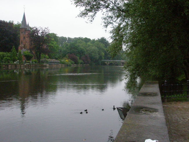 そして、着きました〜！！<br /><br />愛の湖公園。<br /><br />名前もかわいらしいですが、これはブルージュだから許される名前かな。日本ではできないネーミング。