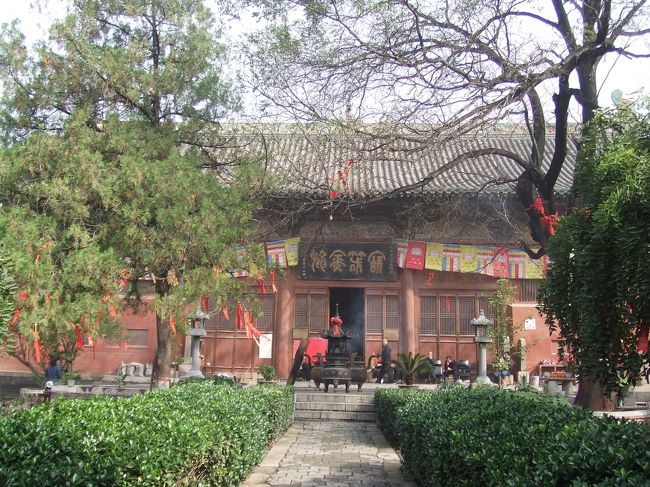 上寺に比べると参拝者は少なく鄙びた感じです。