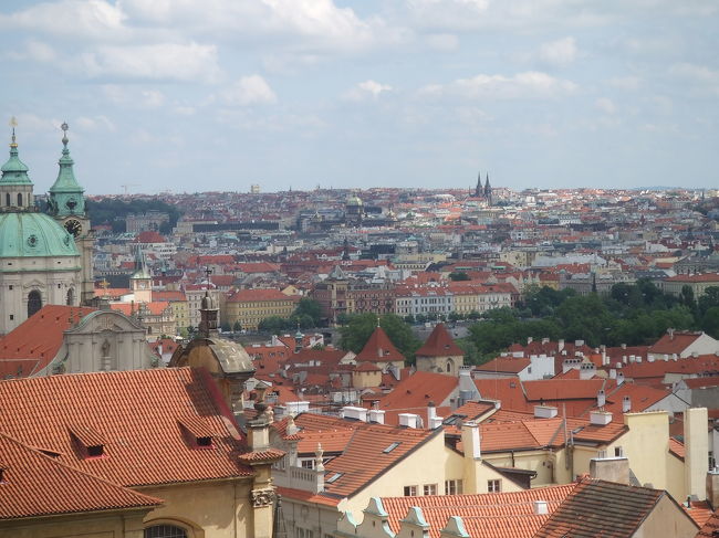 えっちらおっちら、坂道を上っていると、気づけば眼下にはこんな景色が広がっていました。