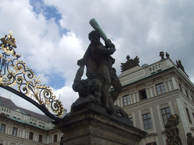 「戦う巨人たち」と呼ばれています。<br />いよいよ、なかに入っていきます！<br /><br />つづきは、その３にまとめます。