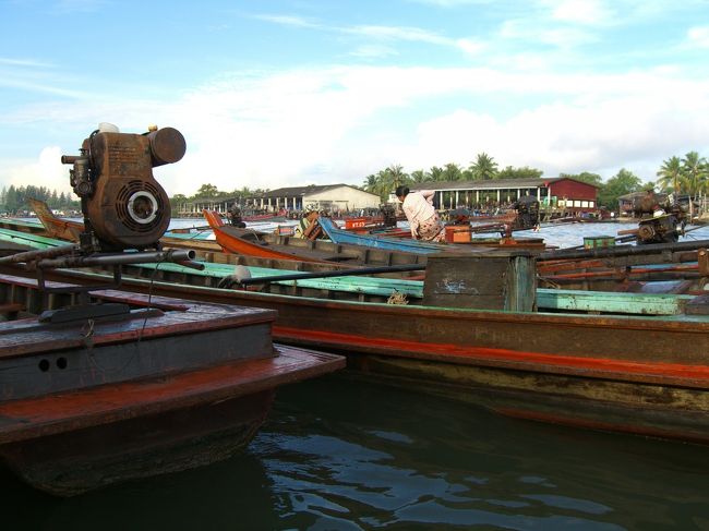 公園のボートみたいなやつで海を渡ります。