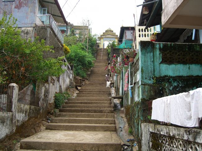 小高い山があるので上って見ます。