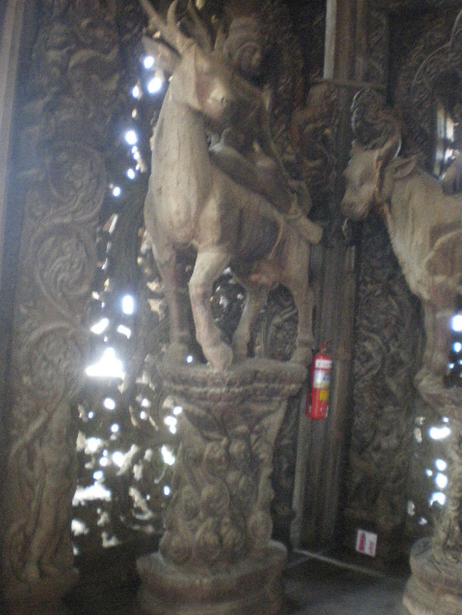 かなり多い動物の彫刻