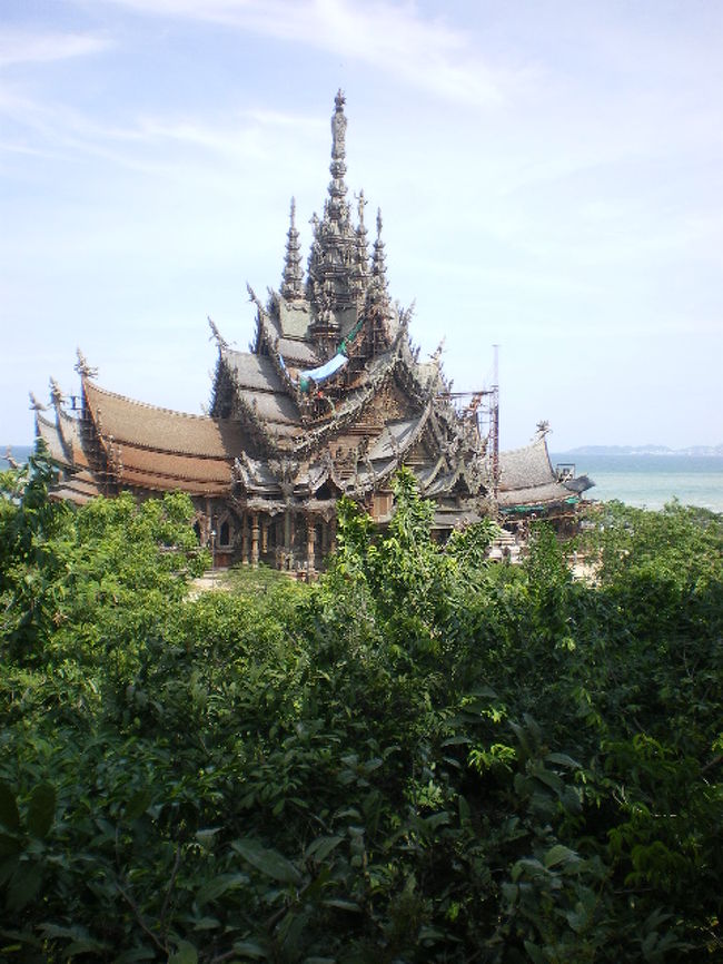 今回の見学でタイの木造建築の高さを知りました。<br />日本ほどの繊細な物は無いにしても、見事な物です。次回訪タイ時にはまたゆっくり見学したいと思います。<br /><br />