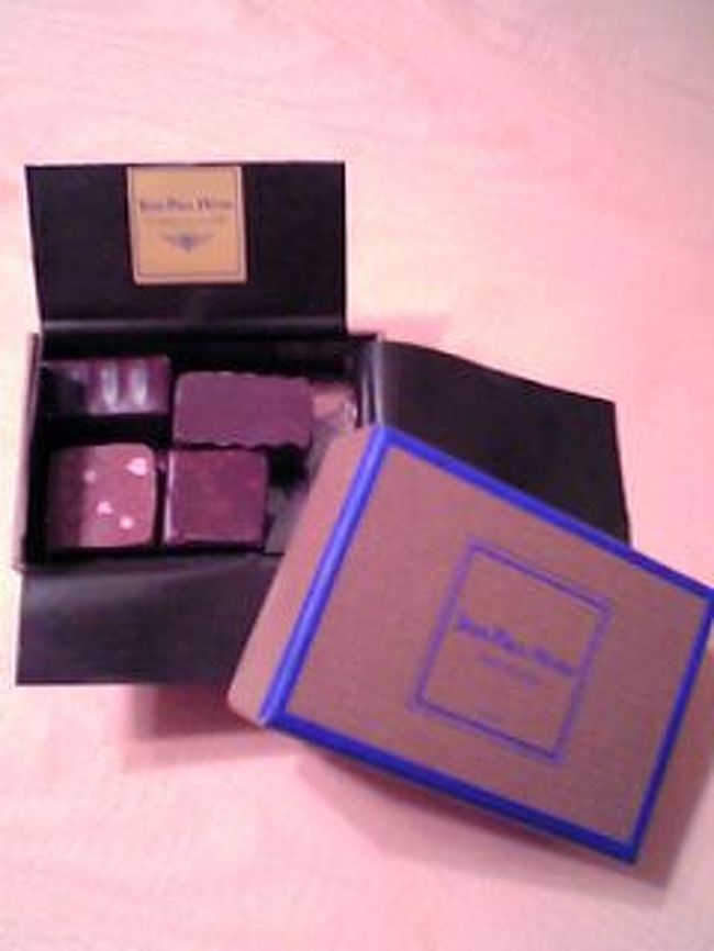 リュクサンブール宮殿近くの<br />『ジャン・ポール・エヴァン』で<br />ショコラを購入！<br /><br />日本人スタッフがいて、満足して買えました☆