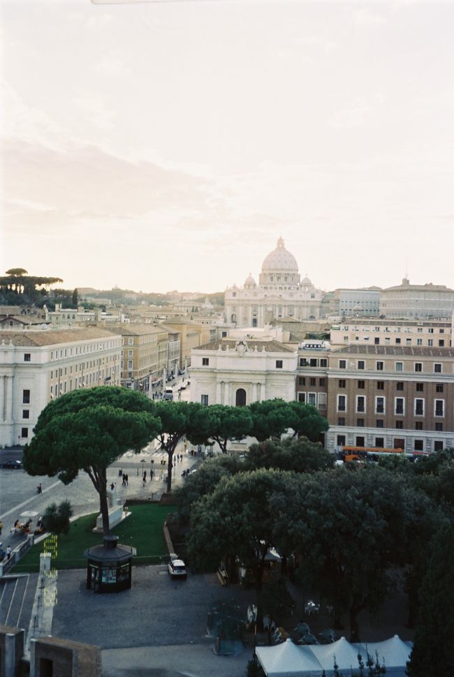 遠目にサンピエトロ寺院も望めます。