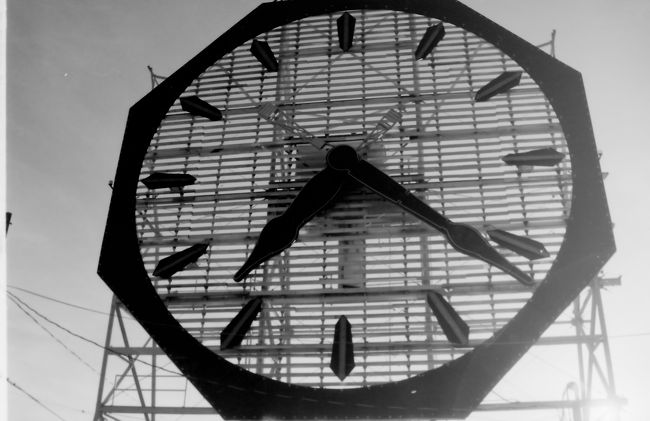 マンハッタン島から見えていたおっきな時計を<br />真近で下から見上げてきました。