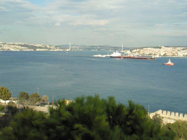 イスタンブールの第一印象は、人が多いかな…先に田舎の方で、のんびり、ゆったりしすぎた為か、ちょうど、グランドバザールに向かうトラムが出勤時間？で、ギュウギュウだった為か…<br />人は親日家が多く、親切な方が多くて、全体的に◎でした。