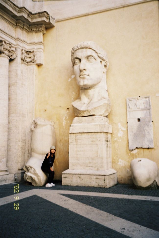 この像、世界史の資料集で見たような？