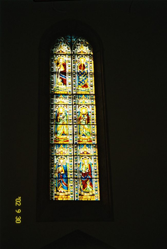 なぜか写真はステンドグラスしかありませんが(笑)<br />このピッティ宮の2階に『パラティーナ美術館』があり、かなり見る価値あり！<br />あまり取り上げられていないけど、<br />すごく豪華で素敵な宮殿でした。