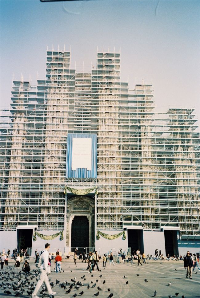 かの有名な『ドゥオモ』は<br />正面、工事中〜〜〜(+_+)<br /><br />かなしい。