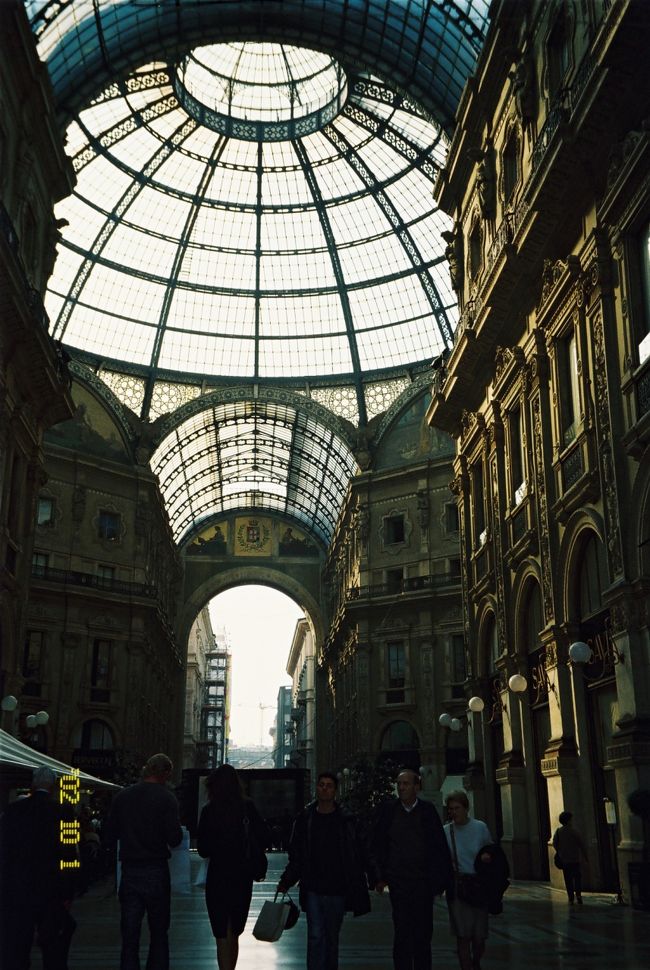 ガレリアもきれいでした☆<br /><br /><br />ミラノで見たかった、『最後の審判』は<br />教会への電話予約にそうとうびびり、電話かけられず・・・(笑)<br />あきらめました。<br /><br />ミラノは発展してるし、あまり見どころもなかったな〜<br />フィレンツェの衝撃が大きかっただけに、ちょっと残念。（ローマはローマで見どころありすぎ笑）