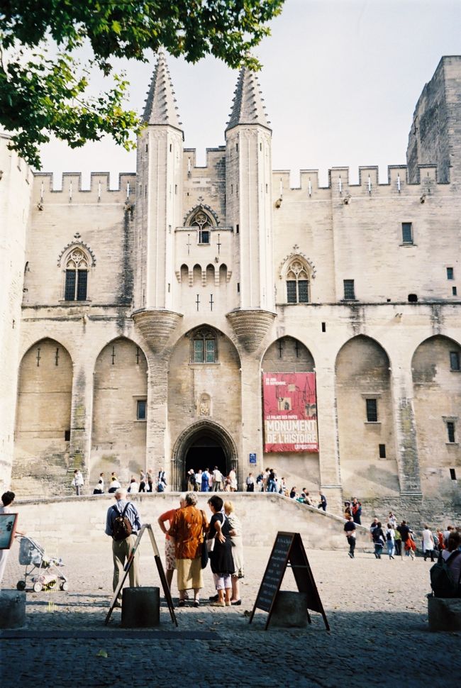 お城。<br />中を見学しましたが、状態は悪く、<br />きれいな装飾とかはなし。