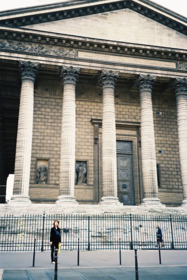 マドレーヌ寺院。<br />でもこれ、実は裏側だった・・・。