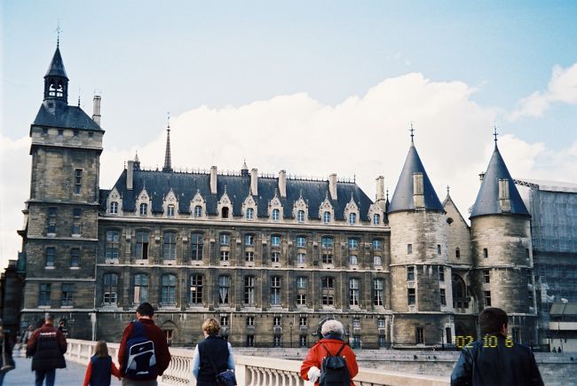 今回は絶対、『コンシェルジュリー』に行きたかったのです。<br />マリーアントワネットが処刑される直前まで<br />とらわれていた牢獄。<br />ベルばら好きには外せない！