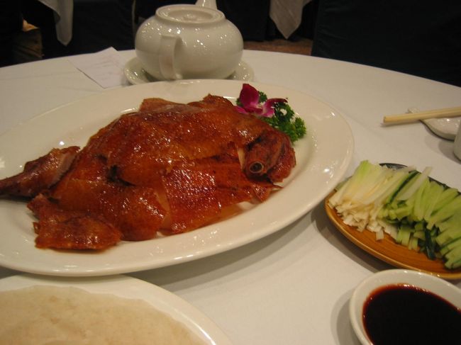 上海到着。<br />よく考えたら、海外旅行で一人で飛行機乗るの、<br />はじめてかも。<br /><br />到着した日の夕飯は、友達のお勧めの<br />北京ダックを食べに・・。<br />おいしかった！