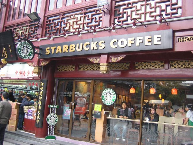 なぜかｽﾀﾊﾞに入る。高いわ。<br /><br />でも中国のｽﾀﾊﾞって感じ♪