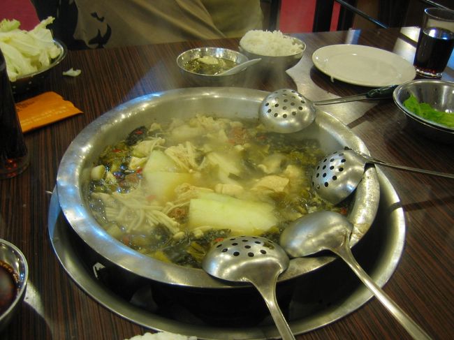 この日の晩御飯は、<br />友人とその彼氏（インドネシア系中国人）と<br />火鍋を食べに♪<br />