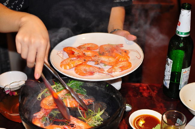 ①あっ！というまに・・<br /><br />美味しそうなエビが熱々で食べられます