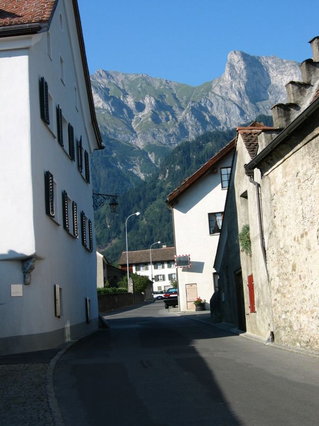 マイエンフェルト到着。<br />この町は『ハイジの里』として有名です。<br /><br />この年のヨーロッパは猛暑！<br />ハイジの里、めちゃめちゃ熱い・・・。