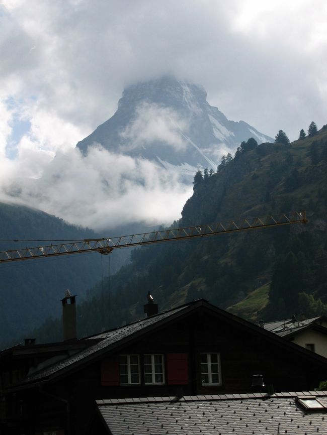 雲がかかってますが<br />マッターホルンが迎えてくれました！