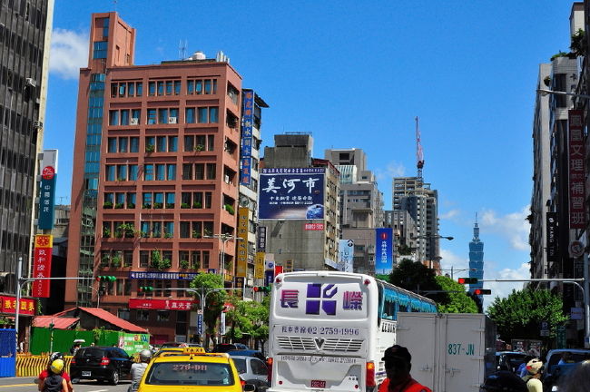 ②鼎泰豊本店から<br /><br />台北１０１が見えます。行きたかったなぁー