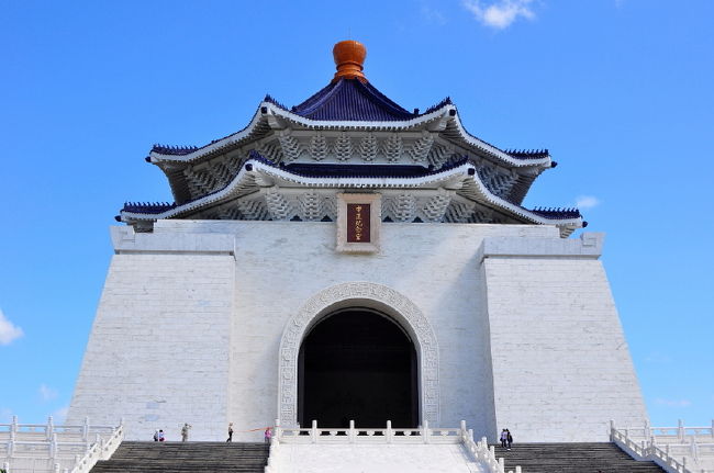 ②階段かぁー　まもなく蒋介石さんに会える