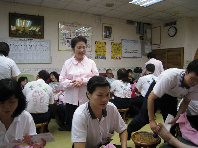 ②足ツボマッサージ店<br /><br />ちょうど疲れた頃に、マッサージ店に行くように<br /><br />ツアーの日程が組んである。流石・・。<br /><br />痛かったなぁー。悲鳴ばかりあげてた(T_T)