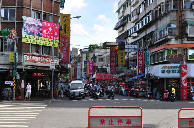 ②保安宮<br /><br />保安宮に向かう途中の町並み