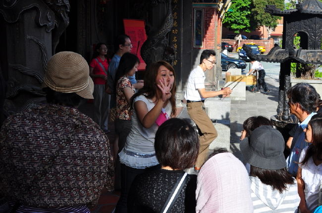 ②凄く精力的なガイドさん<br /><br />７歳のお子さんがいるママさんガイドさん。<br /><br />台湾では「てるみくらぶ」の勢力が強く<br />ＪＴＢとかからヘッドハンティングがあるらしい<br /><br />このガイドさんもＪＴＢからの移籍組<br />