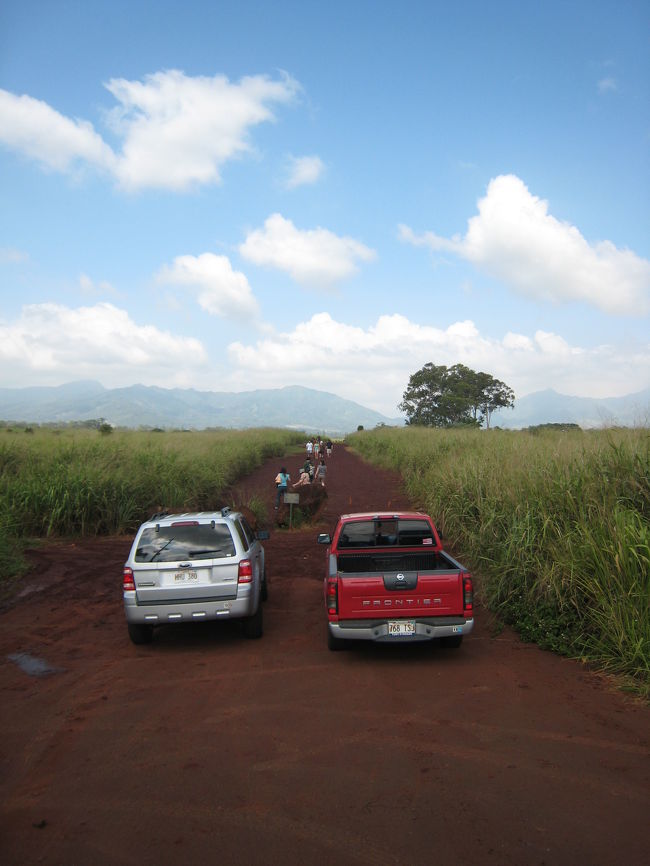 赤い土、青い空