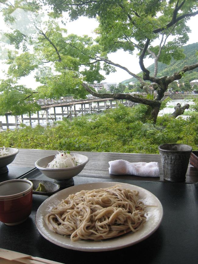 渡月橋を見ながらのおそば。<br />おいしい。