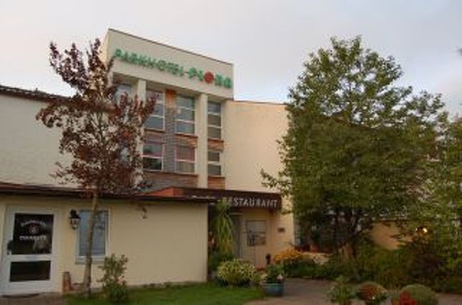 泊まったホテルです。<br />ＦＬＯＲＡ　<br />小さなホテルだったせいでしょうか、団体で一気にシャワーを使ってせいでしょうか、お湯が出ない。<br />(/|||￣▽)/ゲッ!!!<br /><br />上海でホコリまみれになった体を絶対今日こそ洗いたいのに。<br />しかし着いた時間はかなり遅いし、明日の出発は早い。<br /><br />結局水でシャワーしました・・・・・(x_x;)シュン