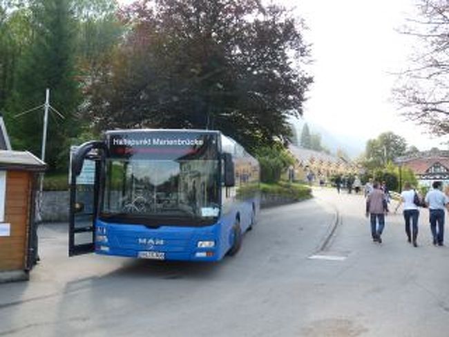 お城にはこのバスで登って行きます。