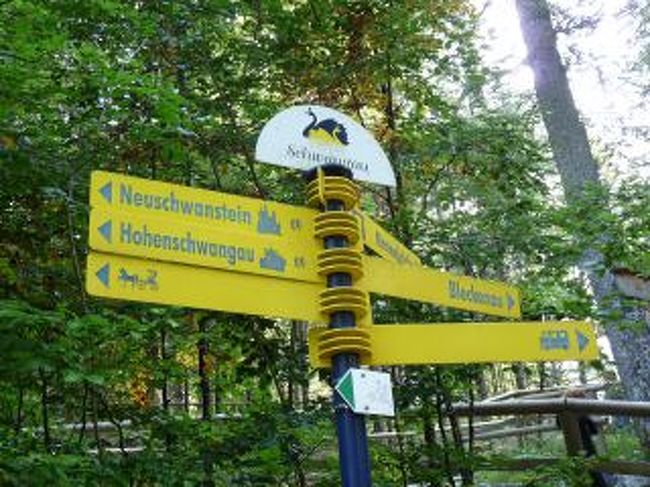 マリエン橋からは徒歩でお城まで標識に従って歩いて行きます。<br />