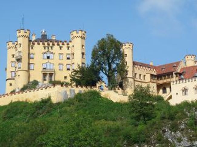 ホーエンシュバンガウ城は今回のツアーでは遠くからみてるだけ〜。