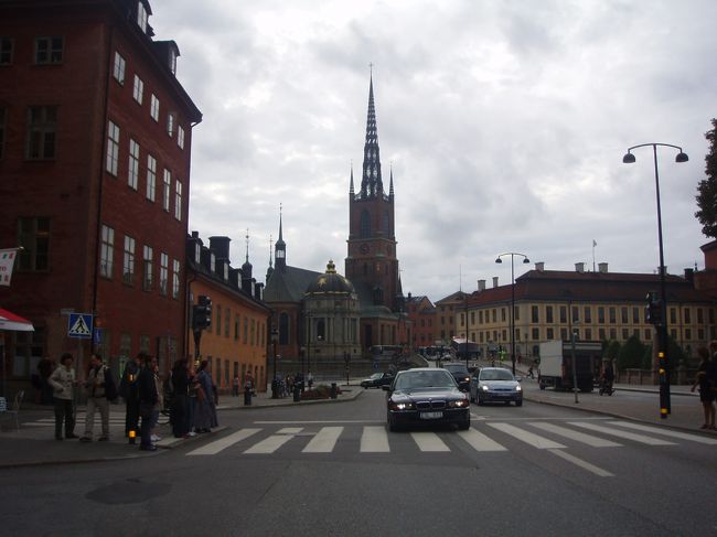 少し離れた所からリンダーホルム教会