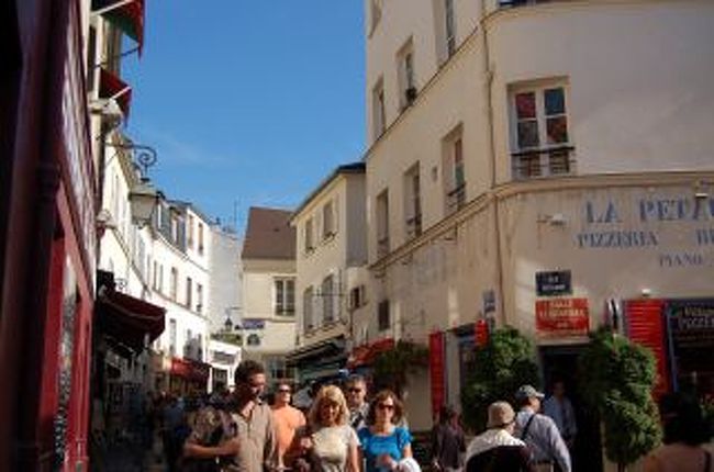 沢山の観光客であふれかえっていました。