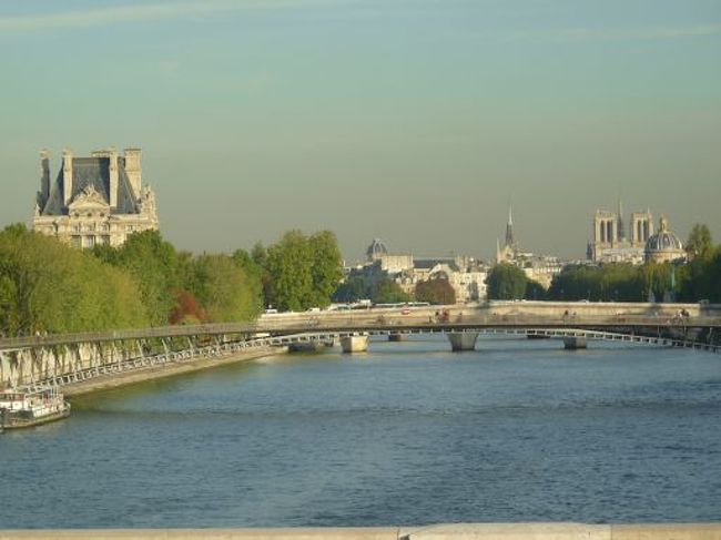 セーヌ川です。<br />この景観すべてが世界遺産だそうです。<br /><br />