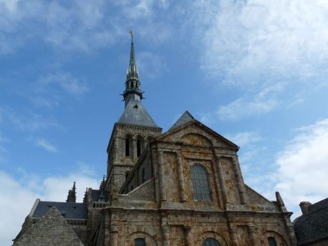 塔のてっぺんには聖ミカエルの像があるって。<br />では早速望遠をＭＡＸに・・・・