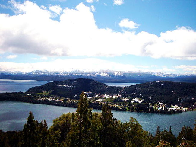 頂上へ着いた途端、３６０度目の前に広がる絶景。我を忘れて写真を撮ってしまいました。