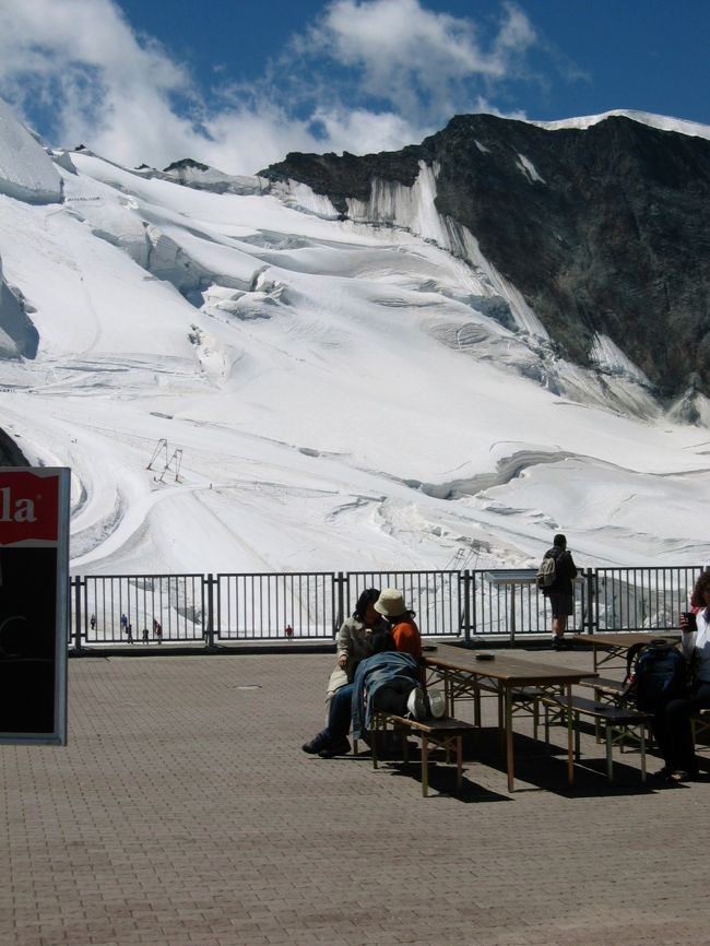 実は。。。<br />標高高すぎて高山病ぽくなってしまい、<br />気持ち悪くなってしまいました〜〜